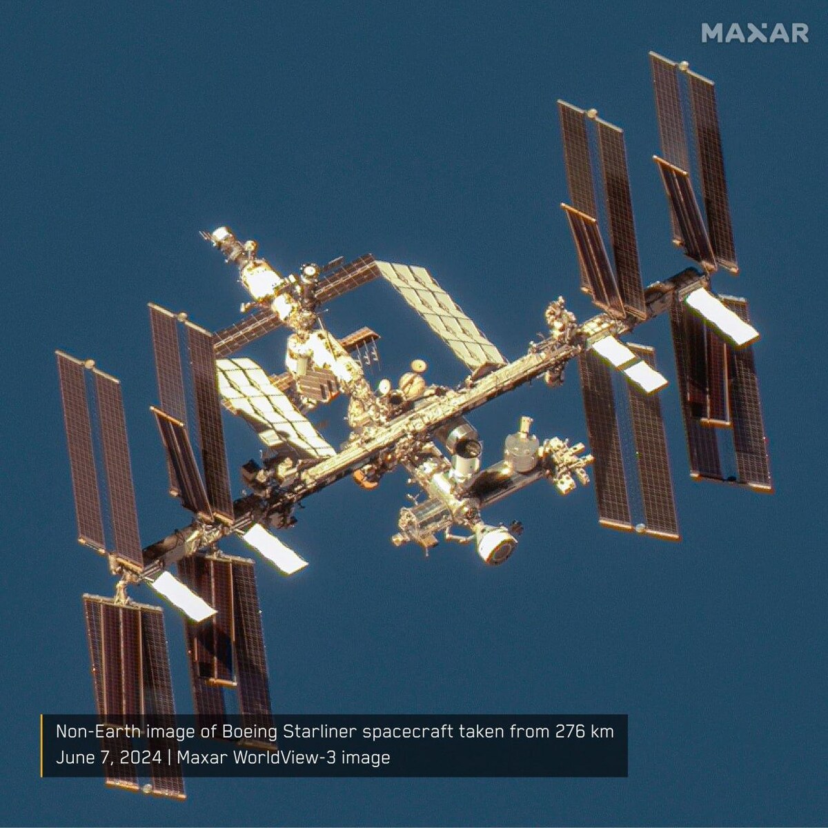 Космический снимок МКС  со спутника, с расстояния в 276 км.  "Старлайнер" пристыкован, в середине снимка.  фото: картинки  яндекса.