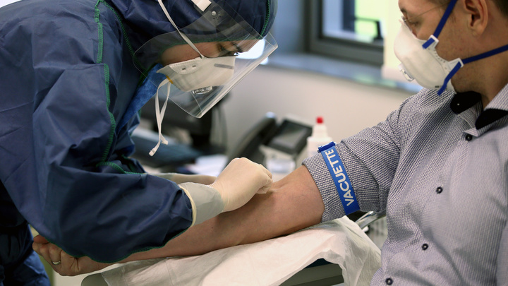 В Москве создают чёрный рынок вакцин. Для избранных российский закон не писан?