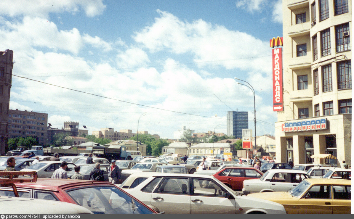 Москва 90 фото. Улица Тверская Москва 90х. Москва в 90-е годы. Москва девяностых. Москва двор 90е.