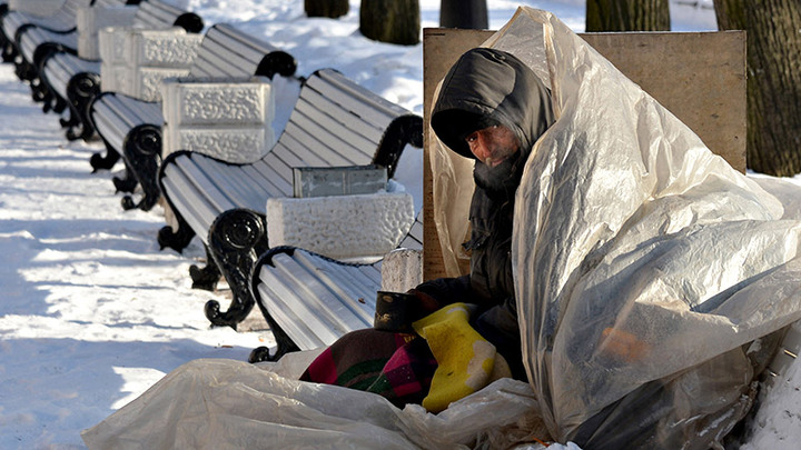 ПОБЛАЖКИ КОНЧИЛИСЬ, ИЗ КВАРТИР ВЫГОНЯЮТ. В РОССИИ МОГУТ ПОЯВИТЬСЯ МИЛЛИОНЫ НОВЫХ БОМЖЕЙ