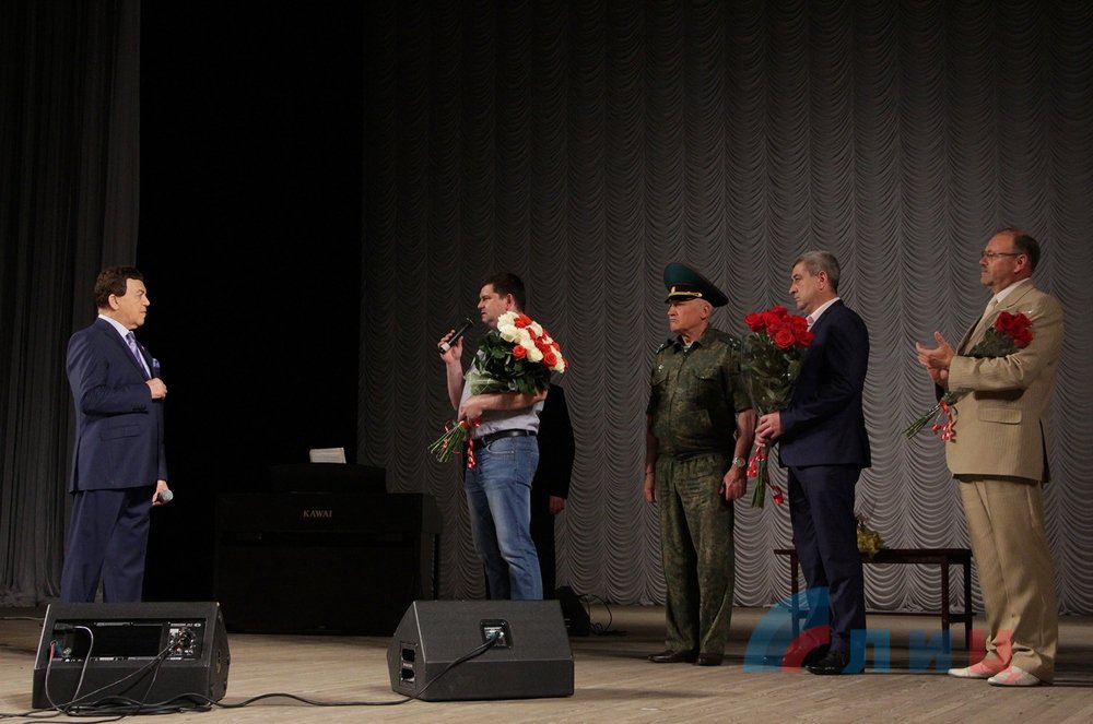 Кобзон - укропам: Я к вам на Украину не езжу, я езжу к себе на Родину (ФОТО)