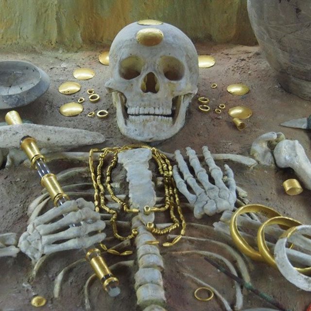 Тайна самого древнего золота мира археология, гробница, захоронение, золото, интересно, мумия, раскопки, скелет