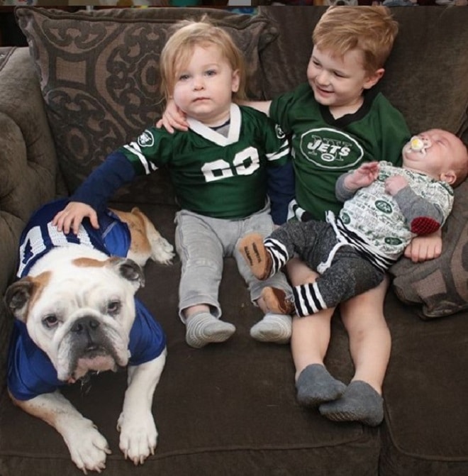 Дети с собакой