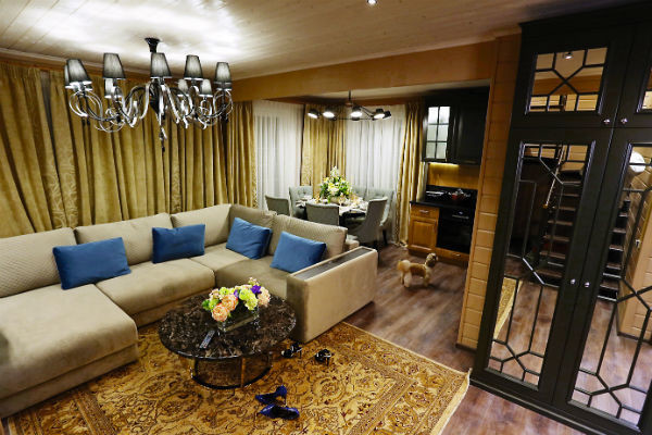 Роза Сябитова похвасталась новым домом с золотыми унитазами Роза Сябитова похвасталась новым домом с золотыми унитазами звезда