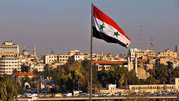 Флаг Сирии на улице Дамаска. Архивное фото