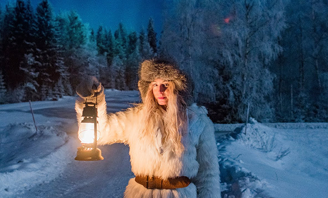 Женщина из Швеции показала, как проходила стирка зимой в Средневековье. Видео Йонна, пришлось, самом, Швеции, замерзшее, сугробы, сквозь, проруби, Жительница, машинкой Но, стиральной, стало, озеро, шведской, экстремальных, условиях, испытаний, стирку, снять, решила