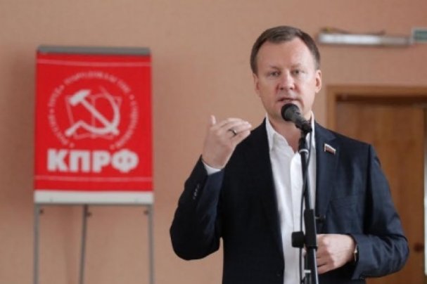 Демарш российского коммуниста Дениса Вороненкова. О таком Достоевский непременно написал бы: «Идиот» 