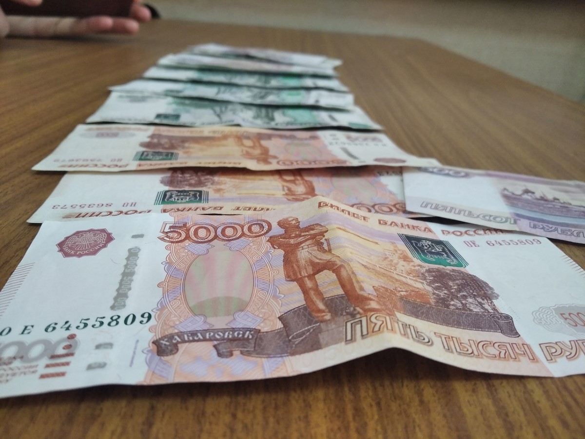 В Самаре работник ломбарда украл из кассы 128 тысяч рублей для онлайн-казино