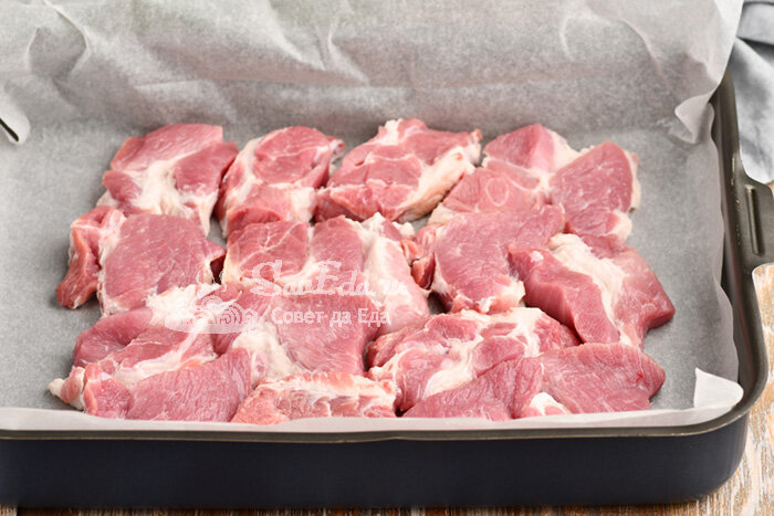 Готовлю сочное мясо в духовке без предварительного маринования и жирных брызг мясные блюда