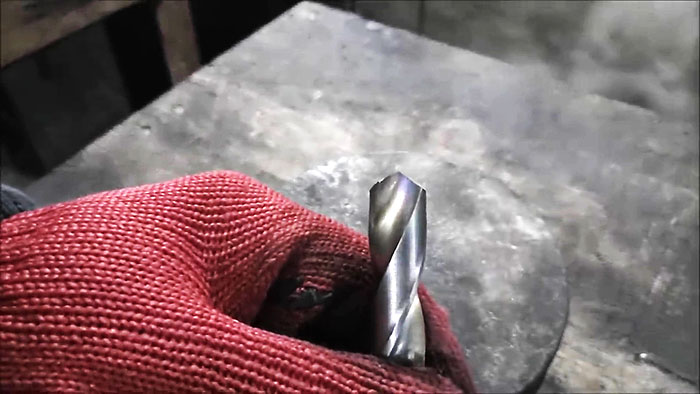 Как самому правильно заточить сверло вручную