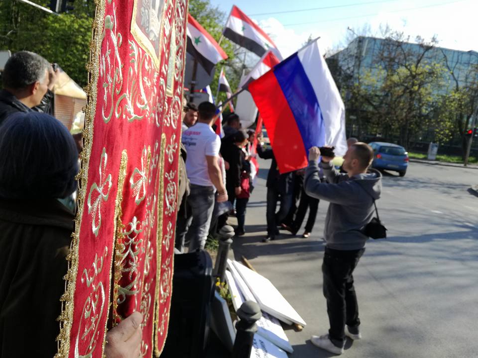 Новости мира: в Болгарии митингуют перед посольством США 