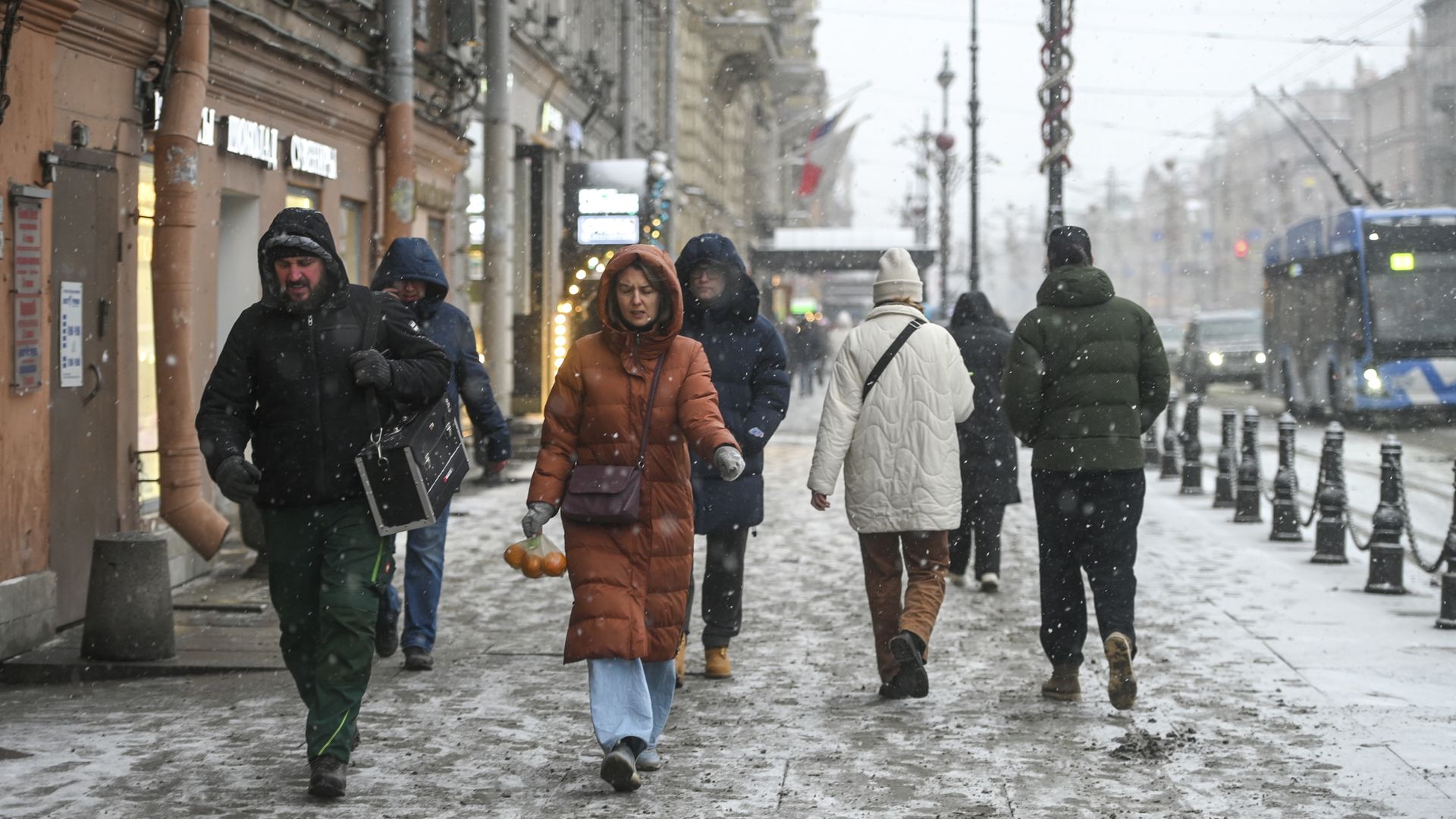 Петербуржцев предупредили о шквалистом ветре 28 января