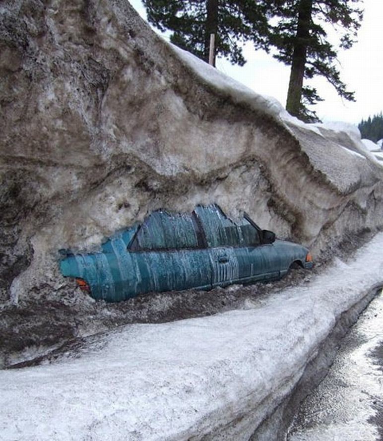 У этого автомобиля нет шанса выбраться люди, мир, фотография, явление
