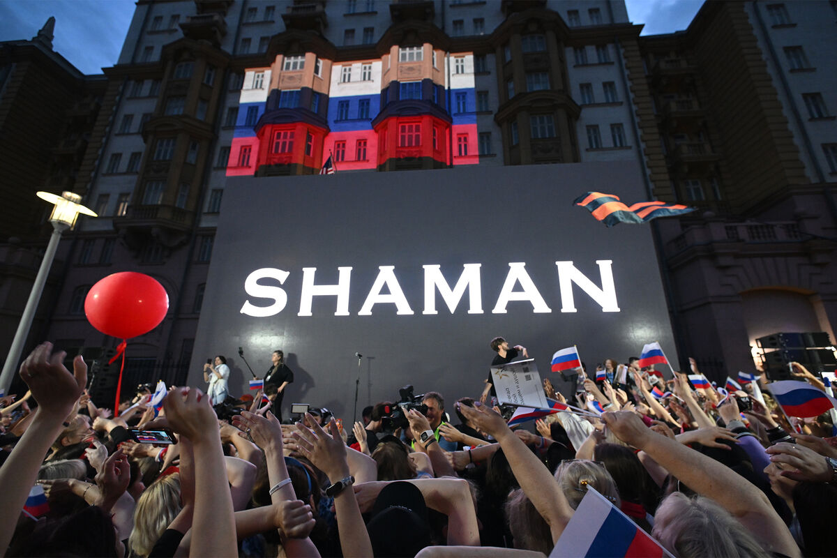 Песков назвал песни исполнителя Shaman отражением настроя российского общества