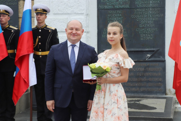 В Севастополе прошло награждение коллектива театра им. В.А. Елизарова