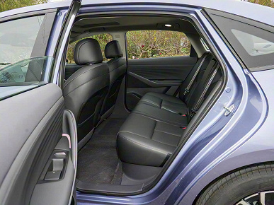 Просторный гибрид Nissan с расходом 2,9 л/100 км — всего 92 тыс. юаней (1 млн рублей). Представлен Nissan N6