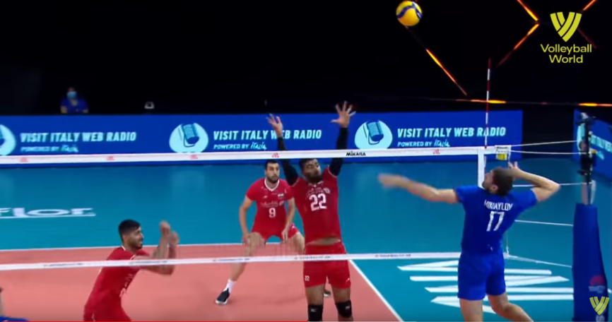 Олимпиаду так не выиграть: волейболисты РФ провели тяжелый матч с иранцами