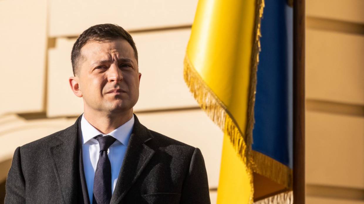 Не платят сами и не дают другим: киевский аналитик осудил Украину за отказ от соцвыплат жителям Донбасса Политика