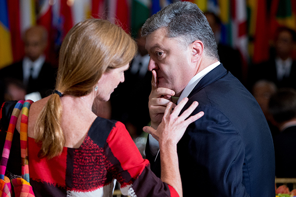 United States Ambassador to the United Nations Samantha Power, left, talks with Ukrainian President Petro Poroshenko, right, before a luncheon hosted by United Nations Secretary-General Ban Ki-moon, Monday, Sept. 28, 2015, at United Nations headquarters. 