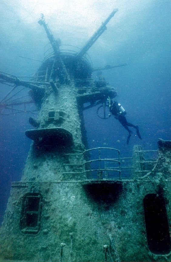 Поглощенные водой - ужас и красота затонувшей техники жизнь, затонувшие, под водой, страшно, техника, удивительно