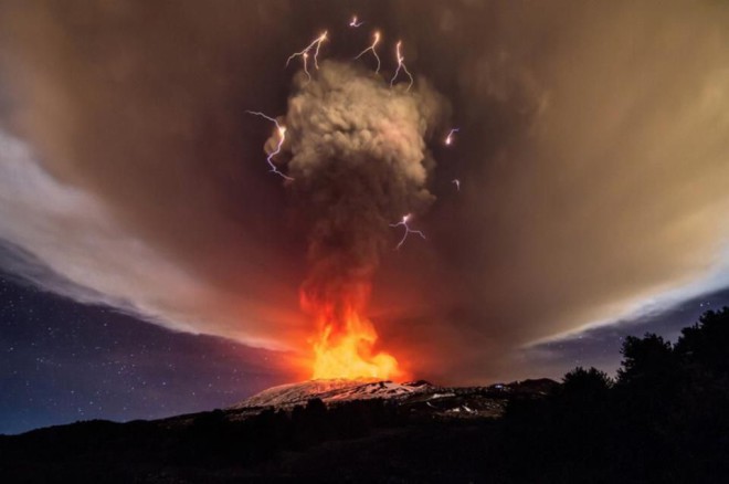 Откуда в вулканах появляются молнии: объяснение с точки зрения науки вулканы,молнии,наука,Природа,Пространство,электричество