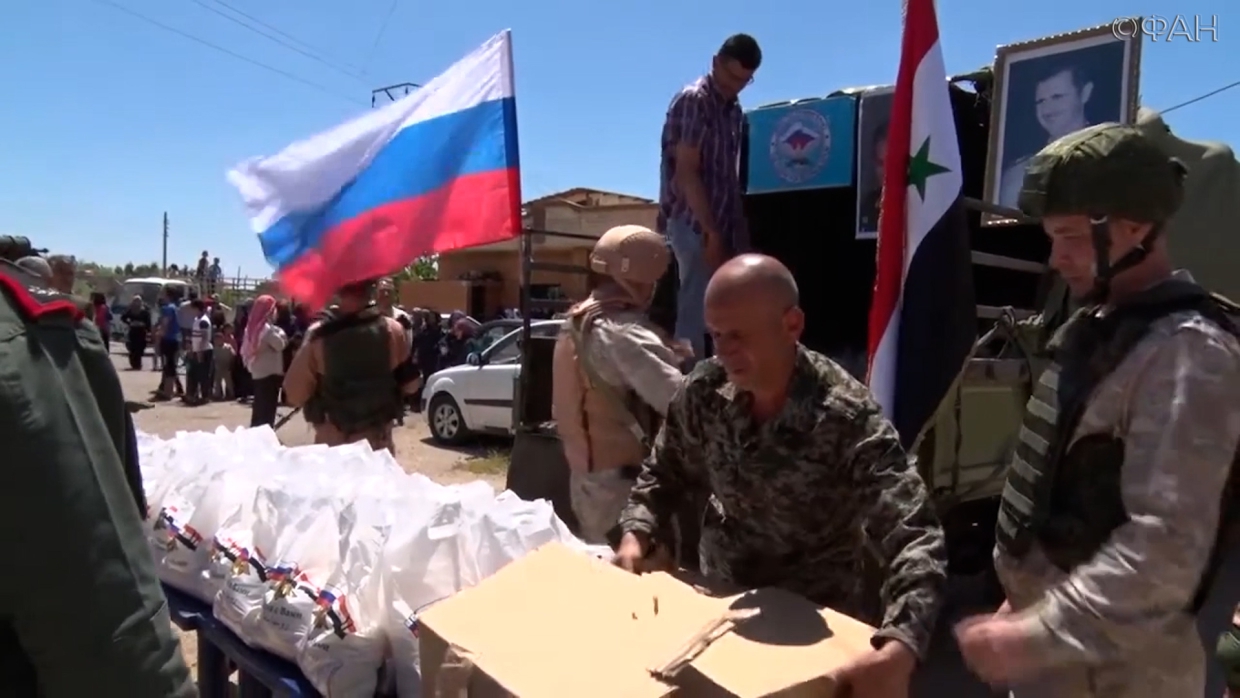 Российские военные провели гуманитарную акцию в провинции Алеппо