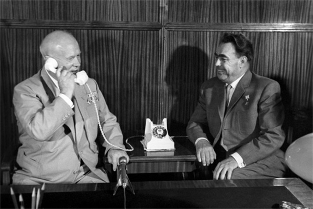 Никита Хрущёв и Леонид Брежнев. 1962