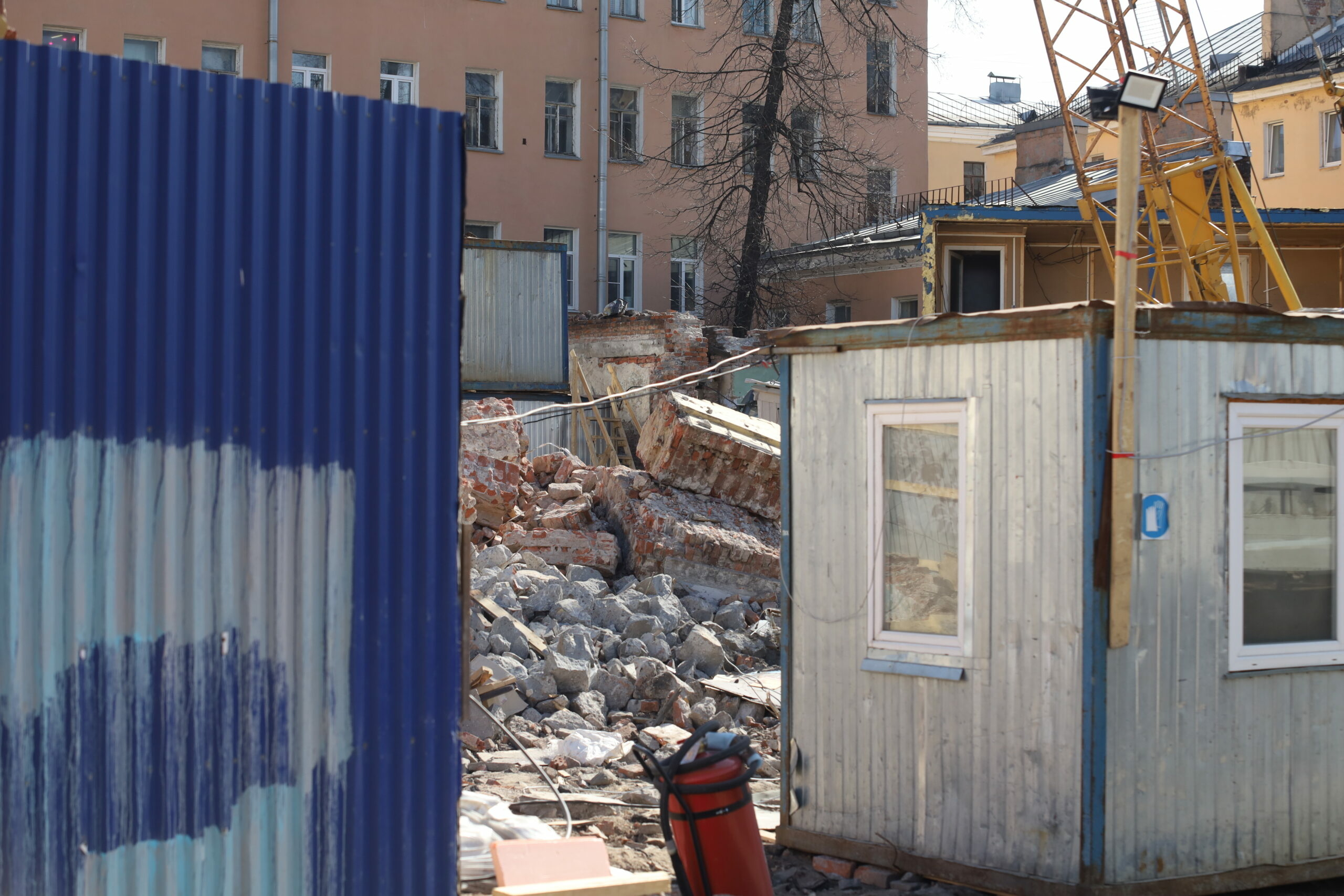 Снос торговых павильонов в спб ларьков. Таганка до сноса ларьков. Снос ларьков ЕКБ. Чистые пруды до сноса ларьков. Фото снесенных киосков.