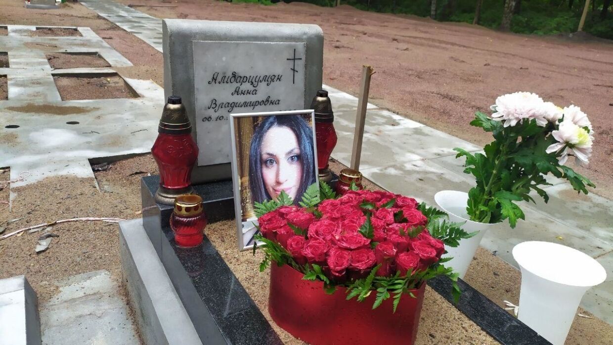 Амбарцумян похоронили на периферии Смоленского кладбища Петербурга