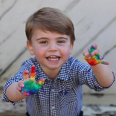 Кейт Миддлтон и принц Уильям поделились фотографиями принца Луи в честь его дня рождения Монархии