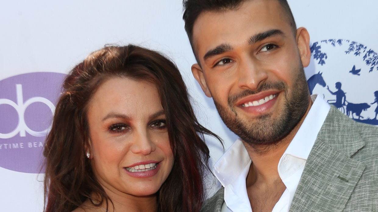 Бритни Спирс отложила свадьбу до окончания суда против отца