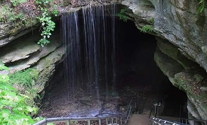 Мамонтова пещера идет под землей на 800 километров. Теперь спелеологи открыли новые ходы и называют ее «бездонной» Мамонтова пещера идет под землей на 800 километров. Теперь спелеологи открыли новые ходы и называют ее «бездонной» Культура