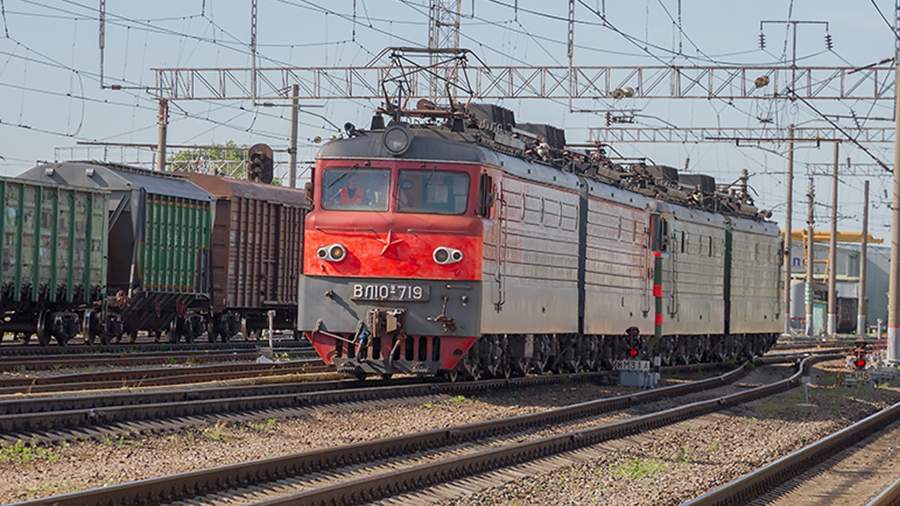 В Дагестане локомотив насмерть сбил шедшую вдоль путей девочку