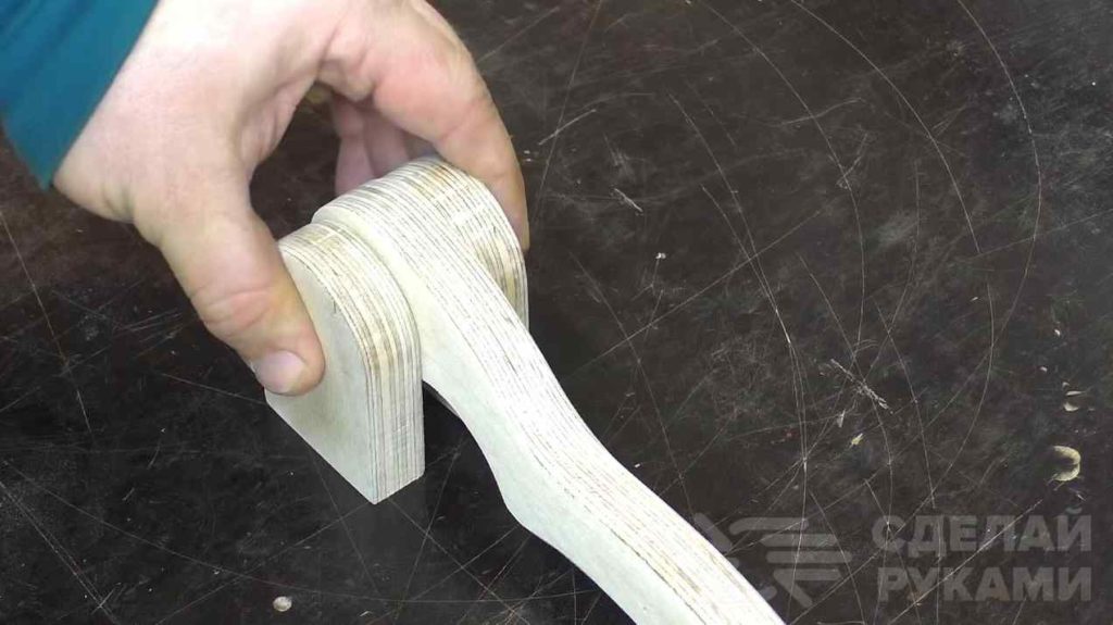 Самый простой настольный орехокол из фанеры Самый простой настольный орехокол из фанеры самоделкин