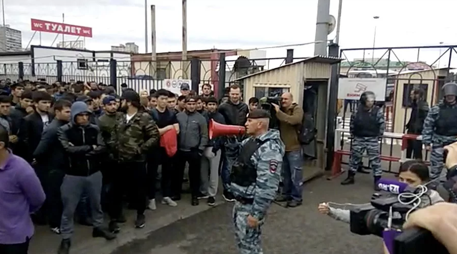 Сейчас таджики в москве что происходит. Мигранты в Москве.