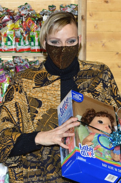 Княгиня Монако Шарлен выбрила половину головы и появилась в новом образе во время рождественской ярмарки Княгиня Монако Шарлен выбрила половину головы и появилась в новом образе во время рождественской ярмарки Было/Стало