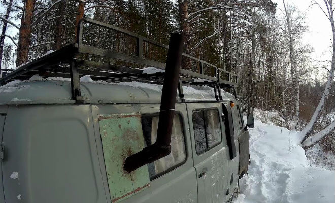 Рыбаки поехали в тайгу на несколько дней в минус 40, а потом показали, как жили в Буханке