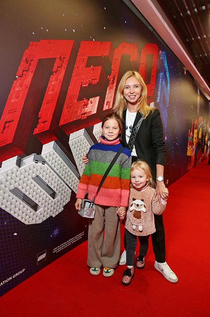 Юлия Снигирь и Евгений Цыганов вышли в свет с шестью детьми актера светская жизнь