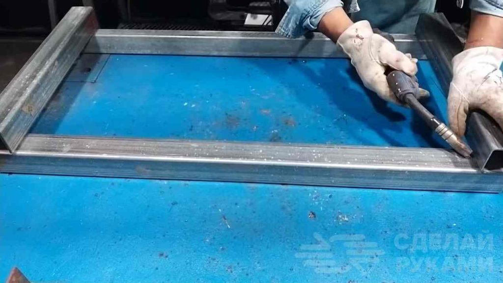 Простое приспособление, которое облегчит сварку металла самоделкин