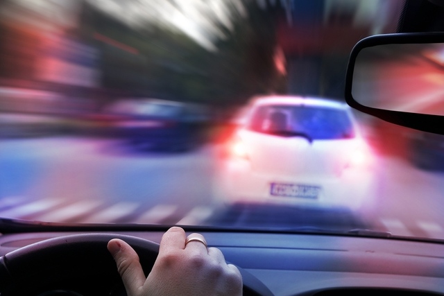 Швейцарского полицейского оштрафовали за превышение скорости во время погони погоня
