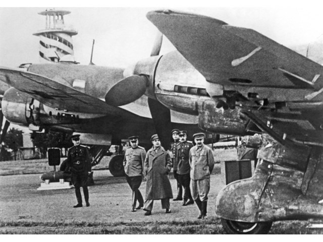 Почему «правая рука Сталина» Маленков проиграл Хрущеву история