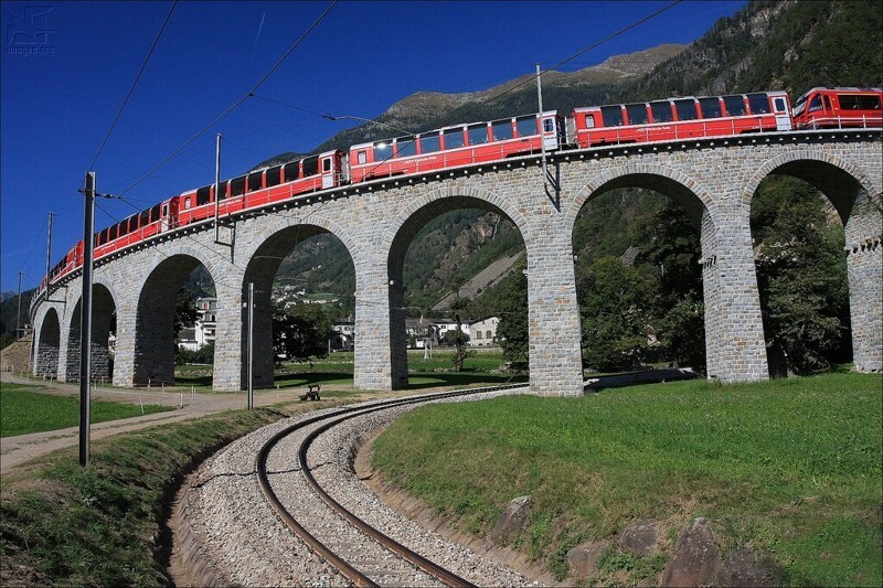 Спиральный виадук в Брусио: сооружение, созданное для открыток виадук,поезда,Швейцария