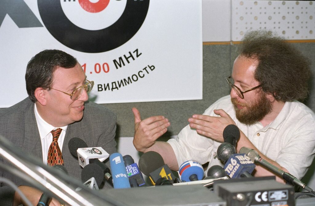 "Эхо" сокровищ. Венедиктов отдыхает за счет Гусинского. Божена Рынска негодует, почему не она...