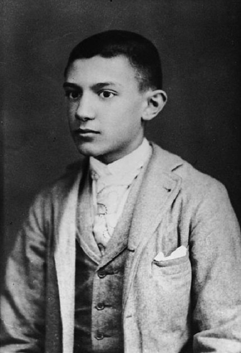  Пабло Пикассо в 15-летнем возрасте.