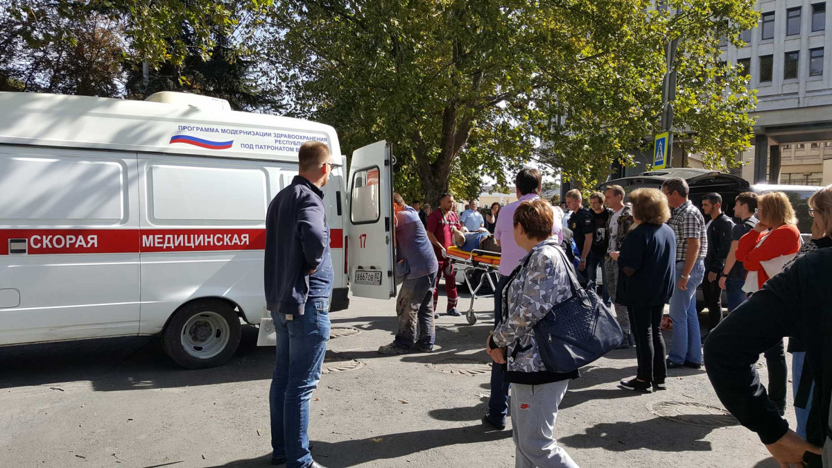 В Симферополе иномарка дважды переехала коммунальщиков