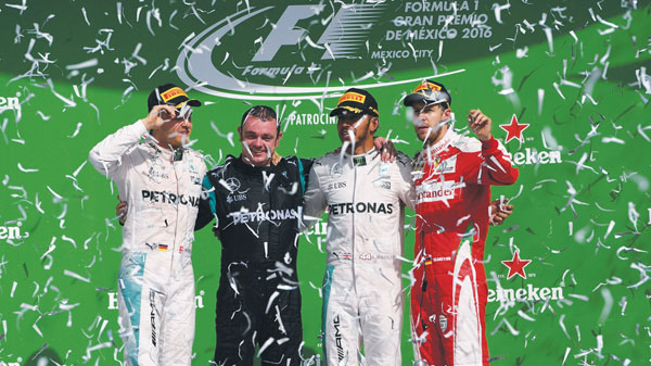 lewis-hamilton-wins-mexican-grand-prix-2  В мире спорта Lewis Hamilton wins Mexican Grand Prix 2 1