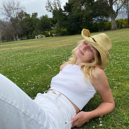 Море, солнце и песок: Вера Брежнева на отдыхе с сестрой и дочерьми в Дубае Море, солнце и песок: Вера Брежнева на отдыхе с сестрой и дочерьми в Дубае Дети,Дети знаменитостей