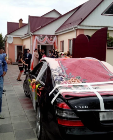 Зачем на Кавказе крыши свадебных лимузинов сверху украшают коврами авто и мото,автоновости