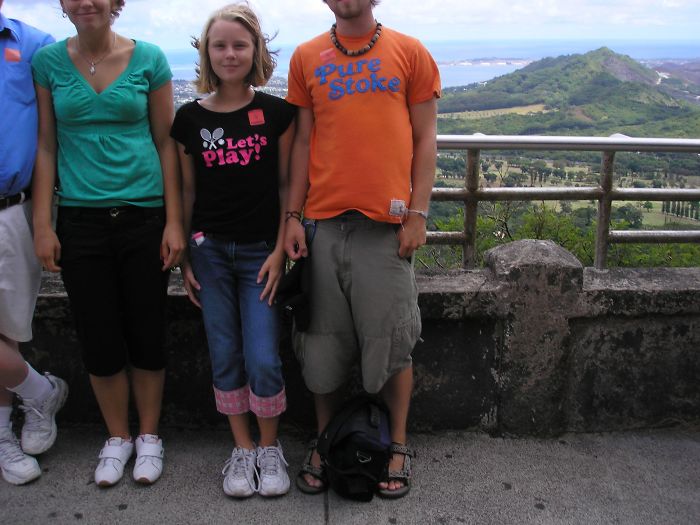 I Asked A Stranger To Take A Photo Of My Family In Hawaii. This Is What I Got Back