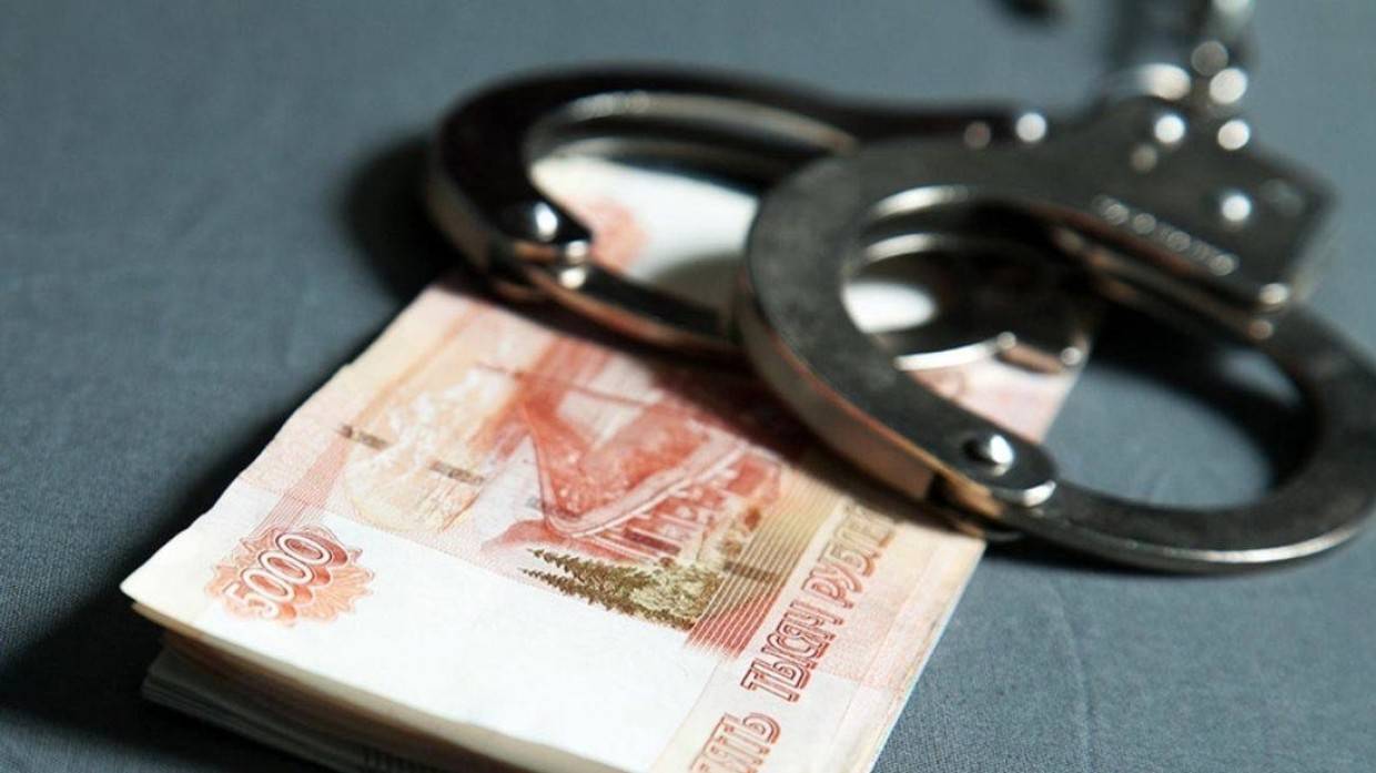 Двое чиновников администрации Иркутского района задержаны по обвинению в получении взятки